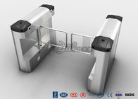 Fırçalı Salıncak Yaya Bariyer Kapısı 550mm Geçit Genişliği Çelik Salıncak Malzemesi